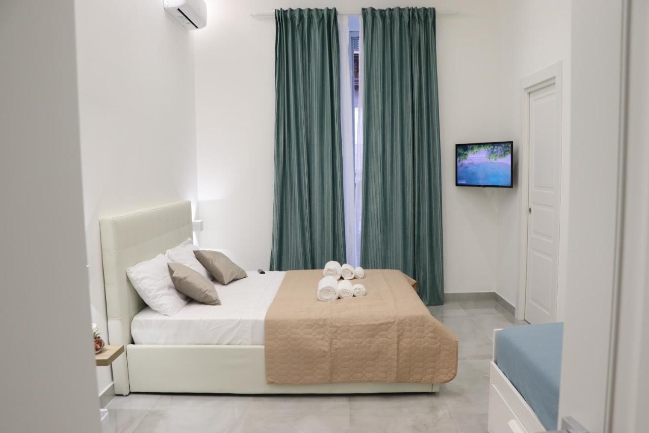 Barbaro Suite & Apartment Naples Luaran gambar