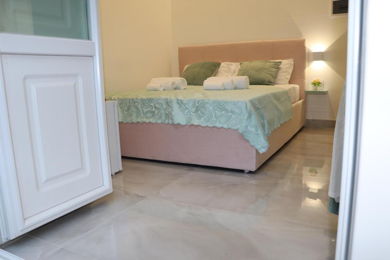 Barbaro Suite & Apartment Naples Luaran gambar