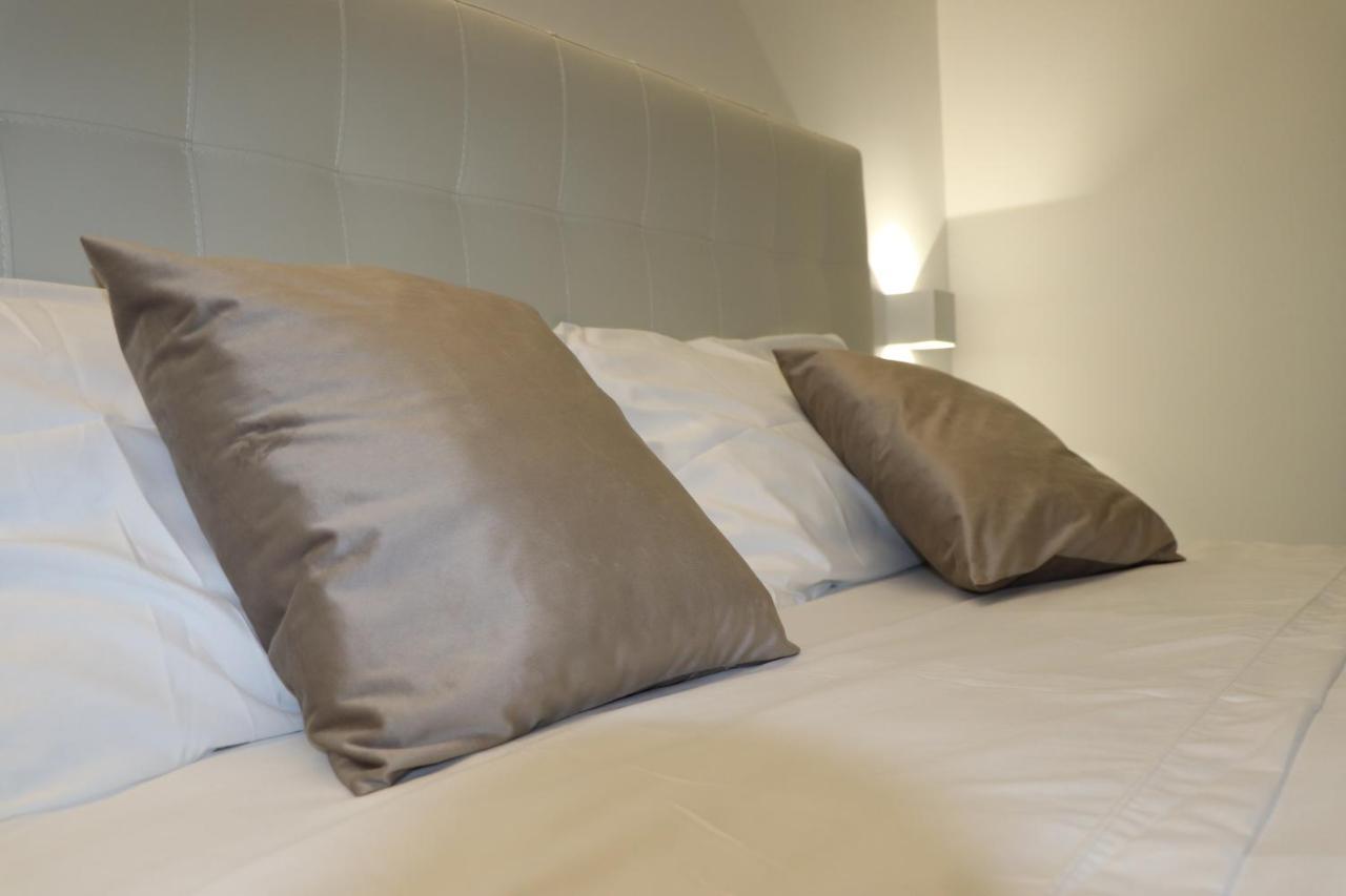 Barbaro Suite & Apartment Naples Luaran gambar