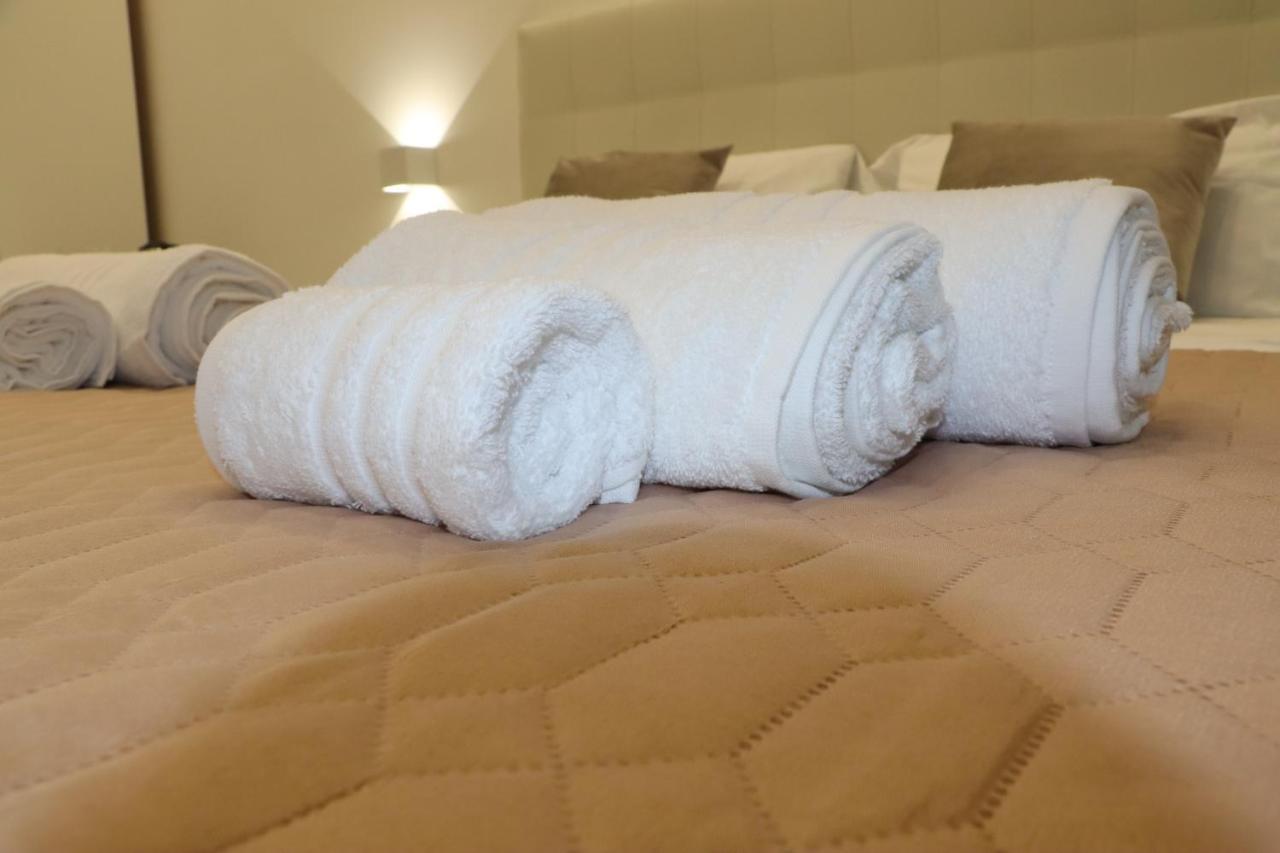 Barbaro Suite & Apartment Naples Luaran gambar