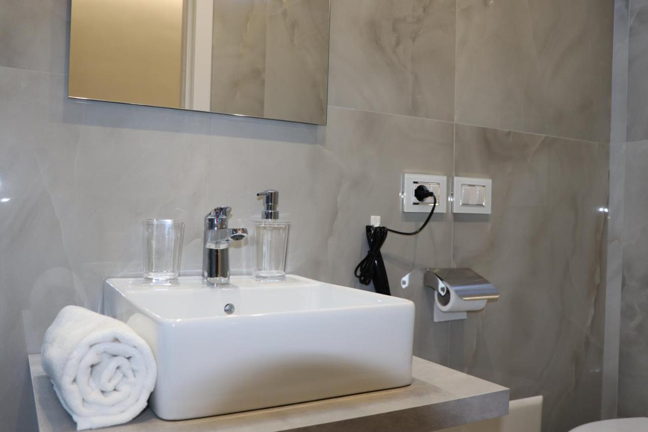 Barbaro Suite & Apartment Naples Luaran gambar