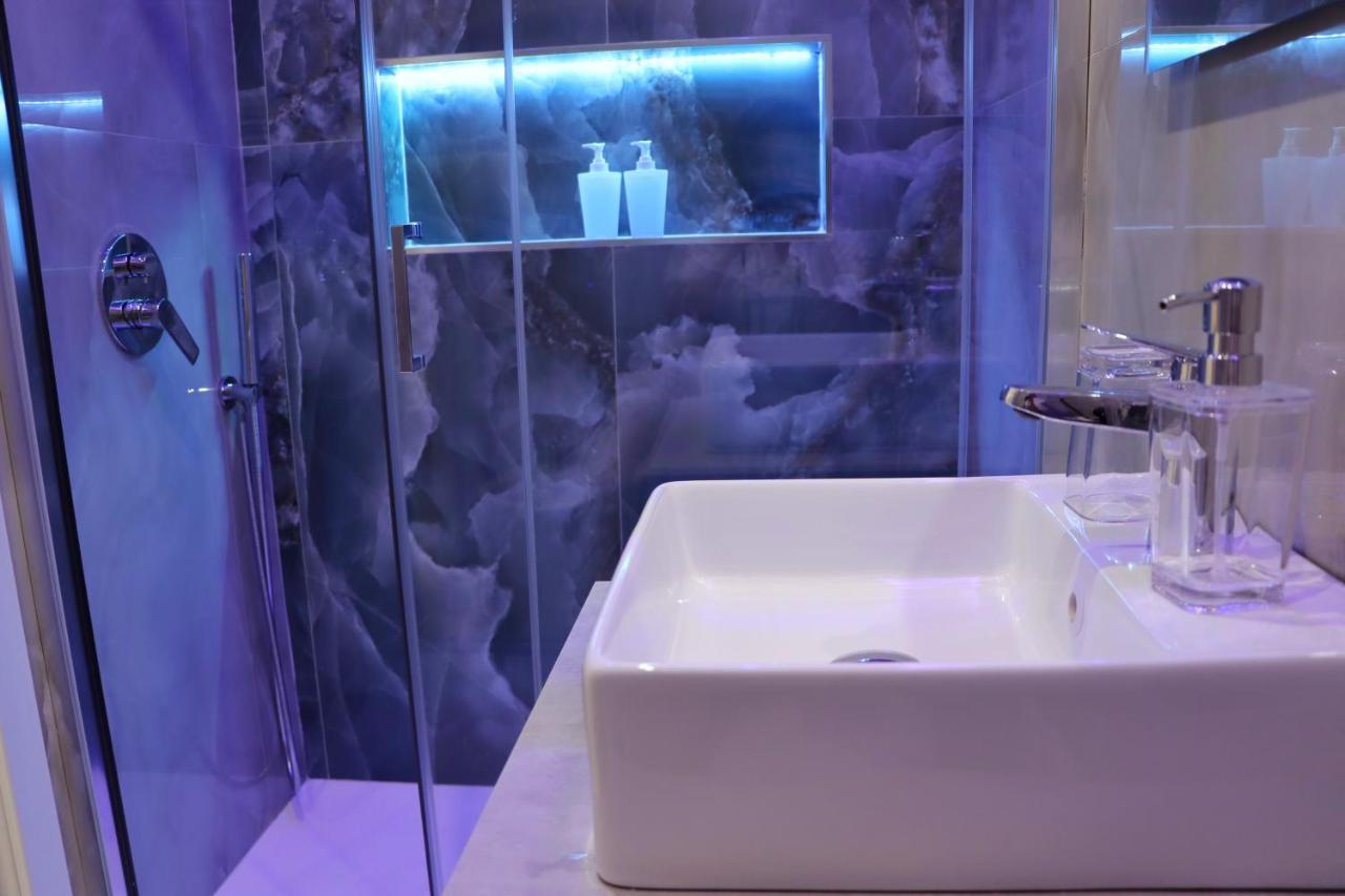 Barbaro Suite & Apartment Naples Luaran gambar