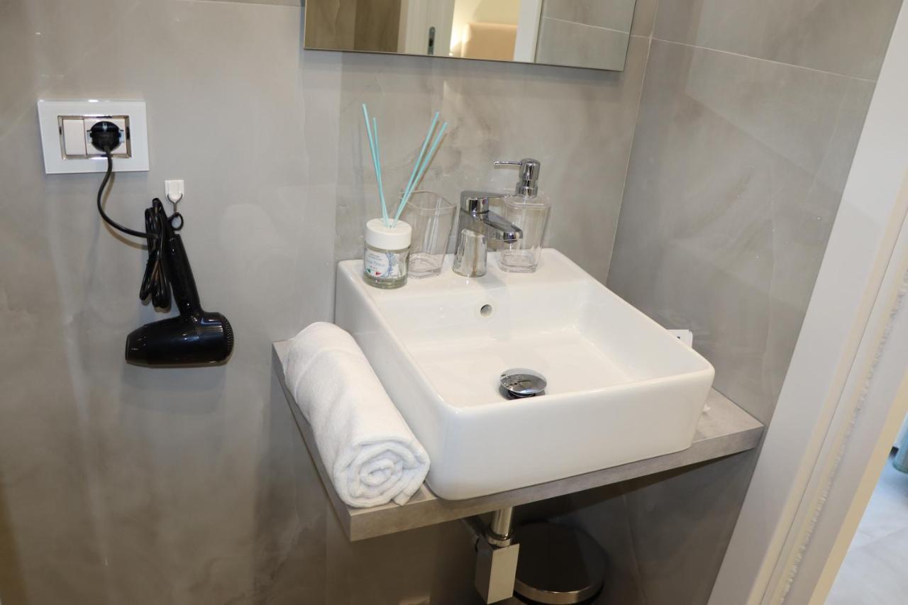 Barbaro Suite & Apartment Naples Luaran gambar