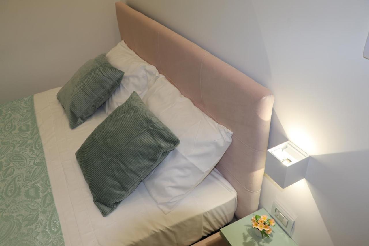Barbaro Suite & Apartment Naples Luaran gambar