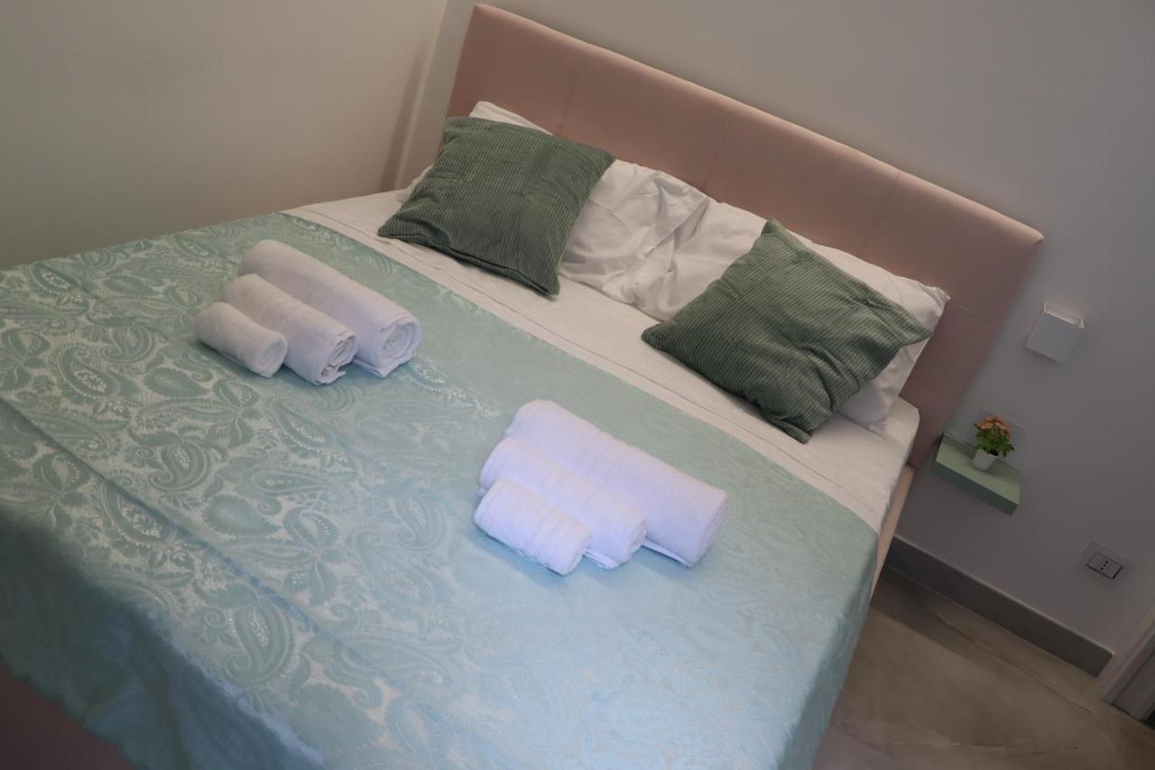 Barbaro Suite & Apartment Naples Luaran gambar