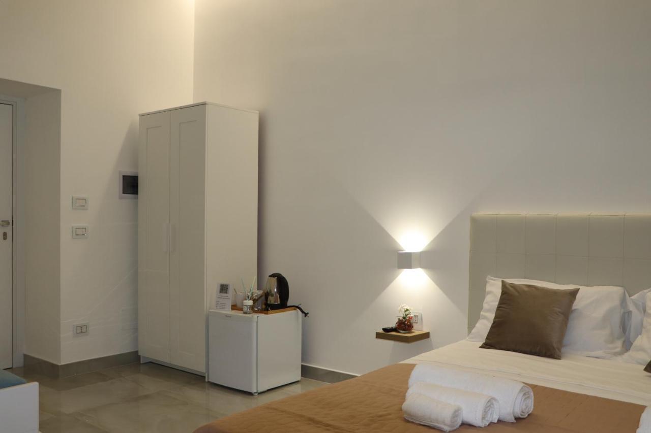 Barbaro Suite & Apartment Naples Luaran gambar