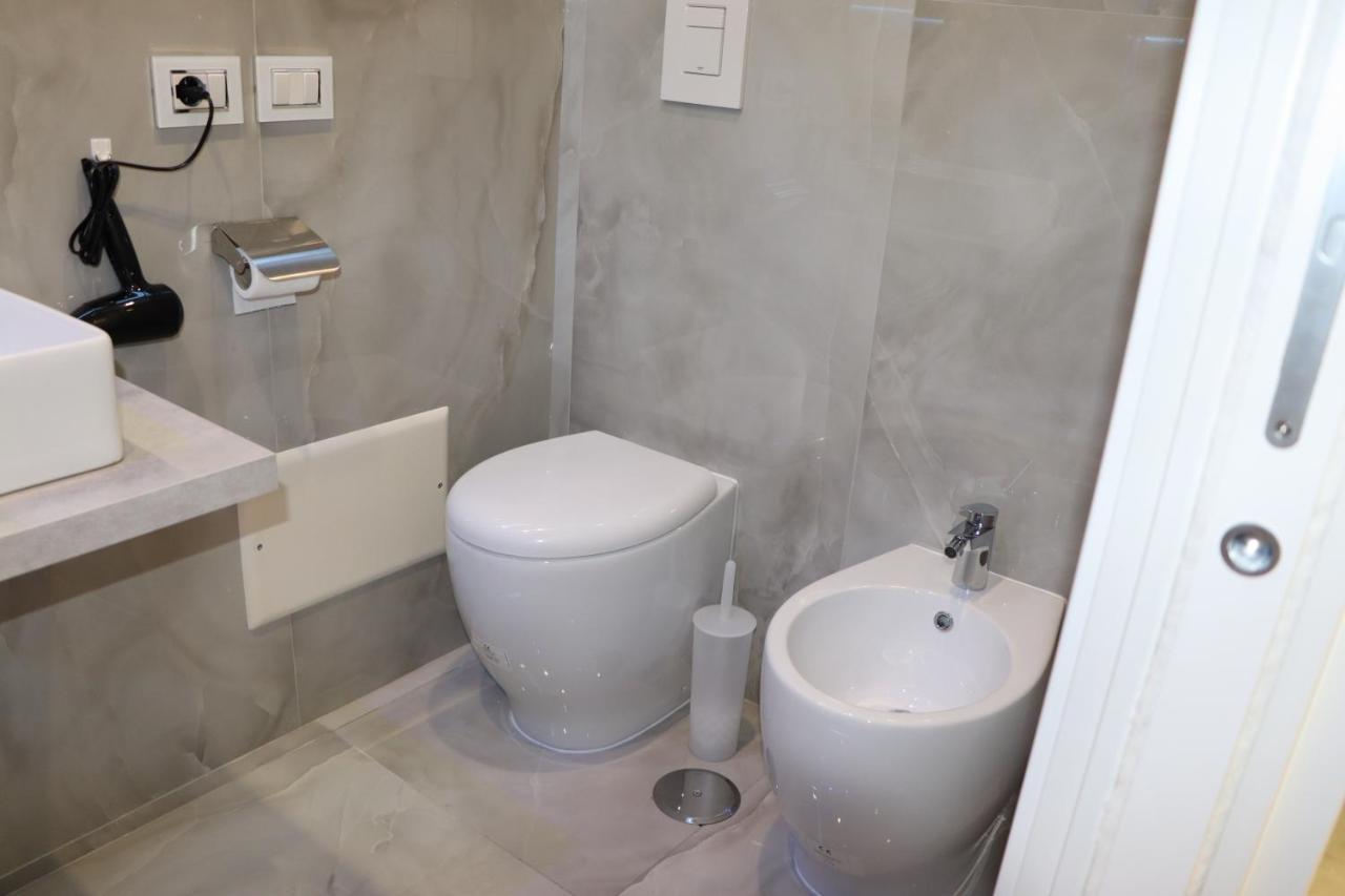 Barbaro Suite & Apartment Naples Luaran gambar