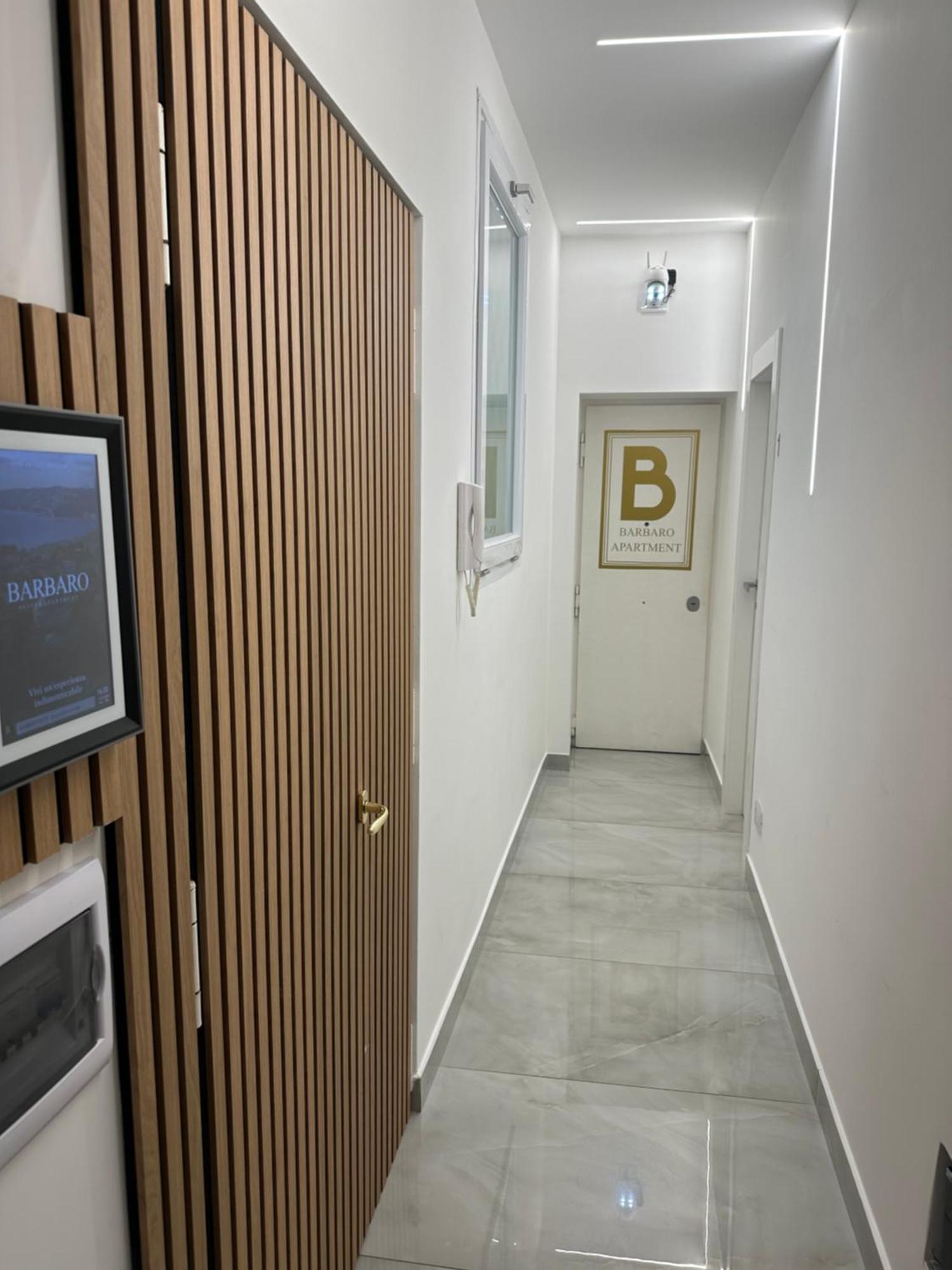 Barbaro Suite & Apartment Naples Luaran gambar